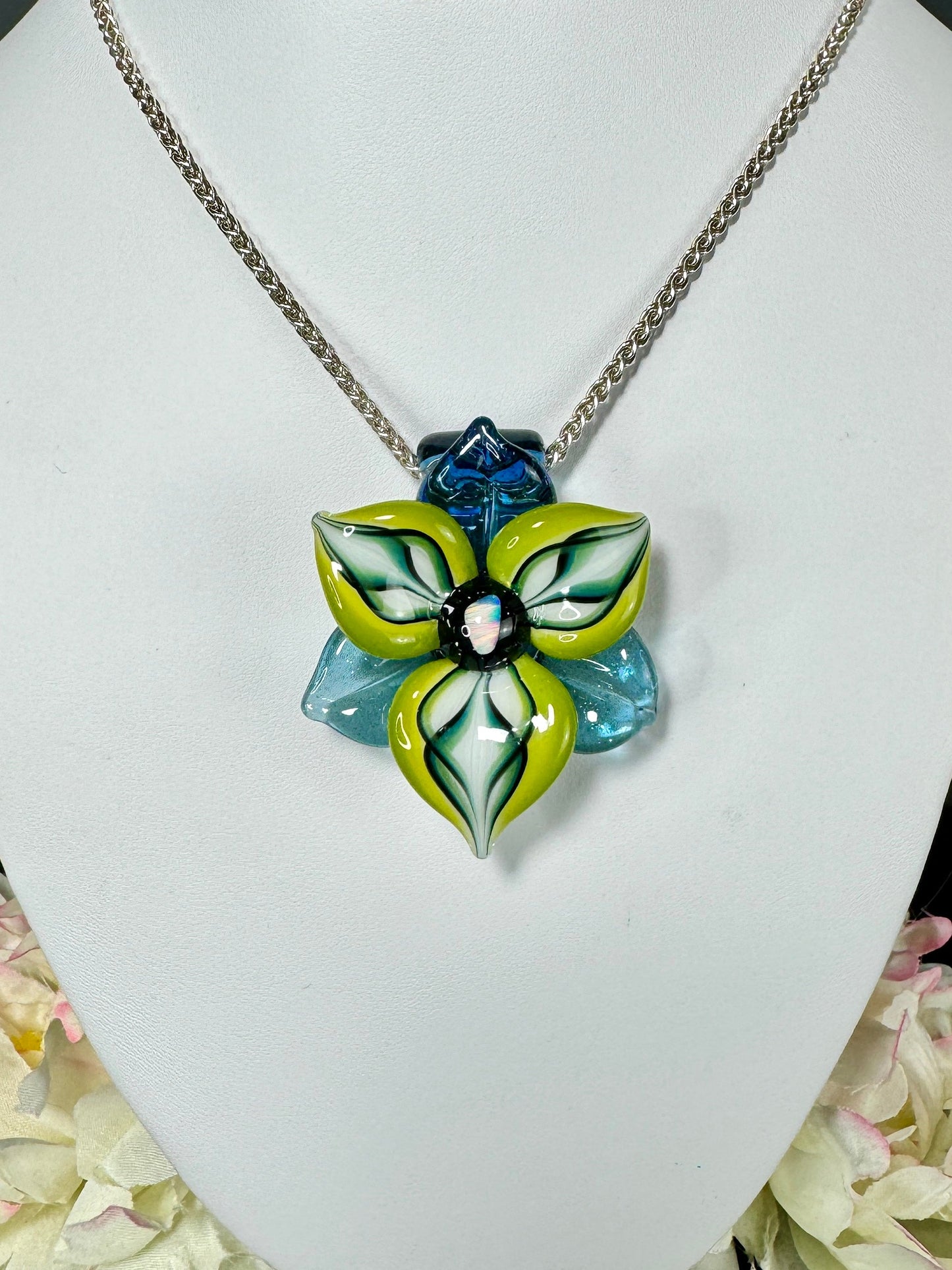 Green Trillium pendant